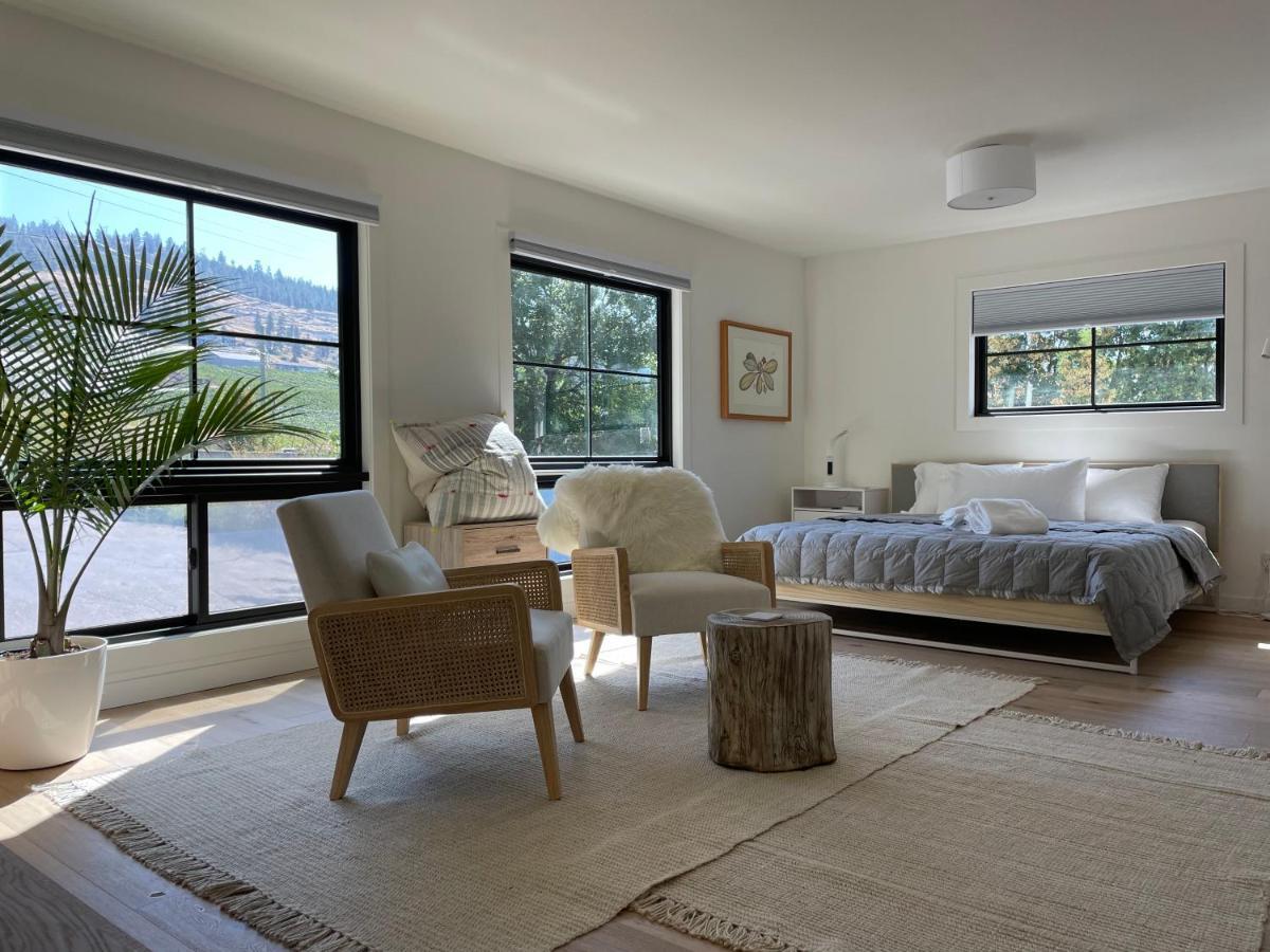 Modern Farmhouse Bed And Breakfast Naramata Esterno foto