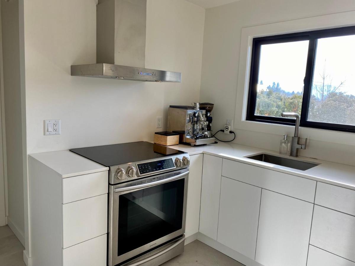Modern Farmhouse Bed And Breakfast Naramata Esterno foto